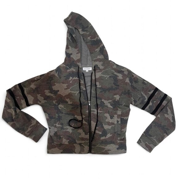 Sweaters - Camo cropped hoodie